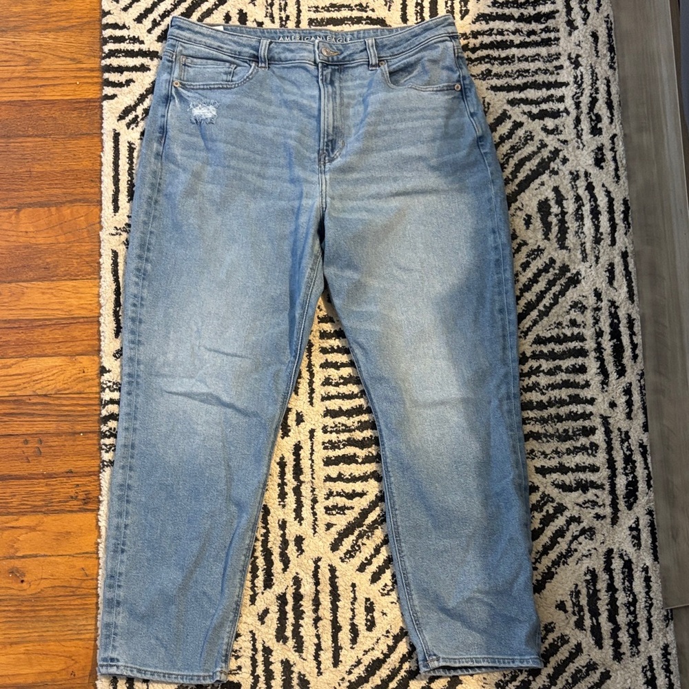 American Eagle Outfitters Mom Jeans